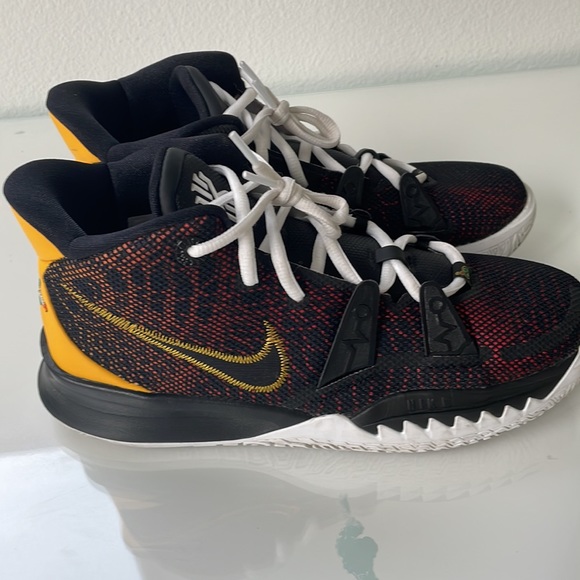 Kyrie 7 - Picture 3 of 8